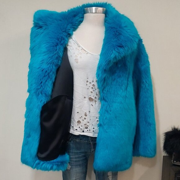 💥INSANELY BEAUTIFUL💥DVF Luxurious Collared Faux Fur Jacket in Cerulean Blue - Picture 13 of 16